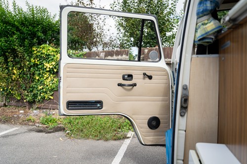 1972 Volkswagen T2 Bay Window Campervan En venta (imagen 36 de 140)