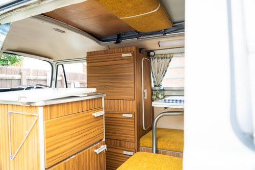 1972 Volkswagen T2 Bay Window Campervan En venta (imagen 50 de 140)