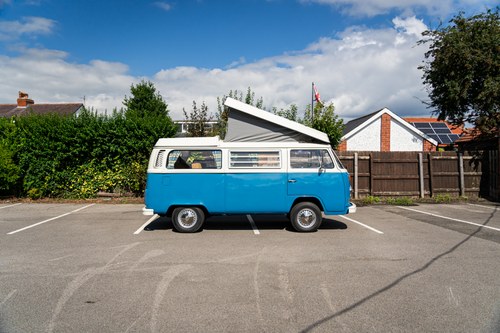 1972 Volkswagen T2 Bay Window Campervan En venta (imagen 10 de 140)