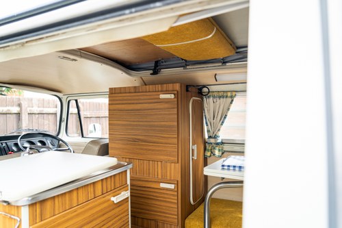 1972 Volkswagen T2 Bay Window Campervan En venta (imagen 45 de 140)