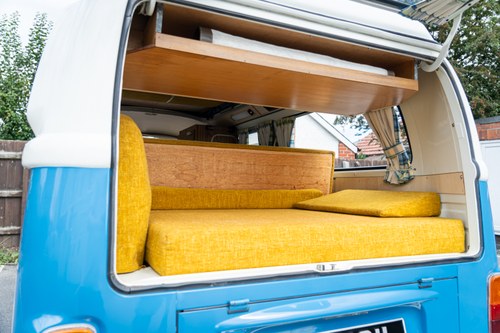 1972 Volkswagen T2 Bay Window Campervan En venta (imagen 77 de 140)