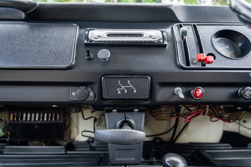 1972 Volkswagen T2 Bay Window Campervan En venta (imagen 24 de 140)