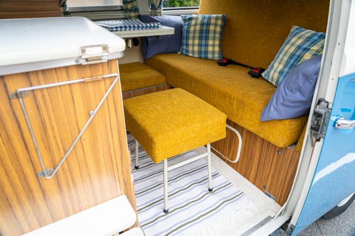 1972 Volkswagen T2 Bay Window Campervan En venta (imagen 47 de 140)