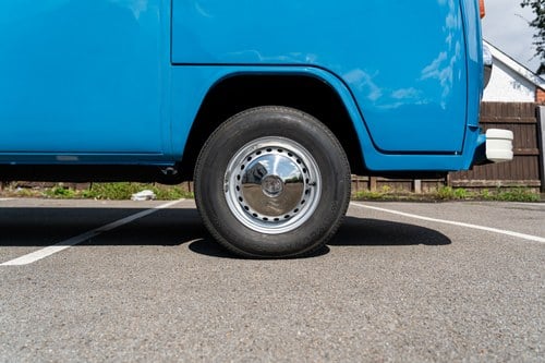 1972 Volkswagen T2 Bay Window Campervan En venta (imagen 18 de 140)