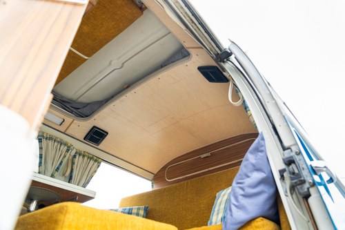 1972 Volkswagen T2 Bay Window Campervan En venta (imagen 56 de 140)