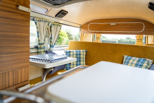 1972 Volkswagen T2 Bay Window Campervan En venta (imagen 40 de 140)
