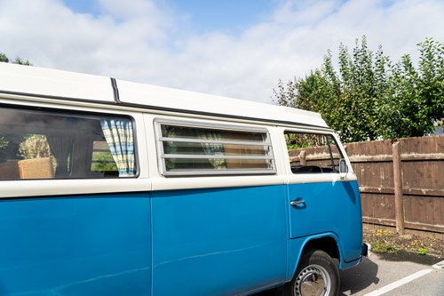 1972 Volkswagen T2 Bay Window Campervan En venta (imagen 91 de 140)