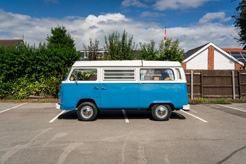 1972 Volkswagen T2 Bay Window Campervan En venta (imagen 11 de 140)