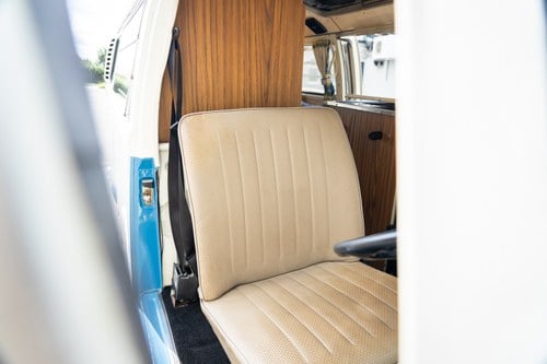 1972 Volkswagen T2 Bay Window Campervan En venta (imagen 27 de 140)