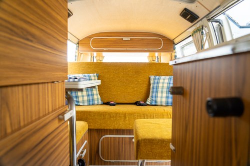 1972 Volkswagen T2 Bay Window Campervan En venta (imagen 41 de 140)