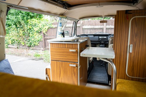 1972 Volkswagen T2 Bay Window Campervan En venta (imagen 72 de 140)