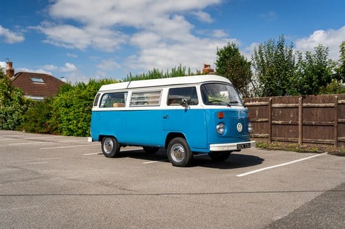 1972 Volkswagen T2 Bay Window Campervan En venta (imagen 2 de 140)