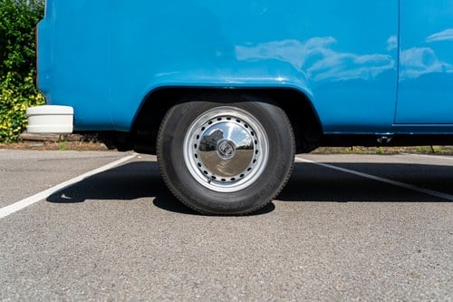 1972 Volkswagen T2 Bay Window Campervan En venta (imagen 17 de 140)