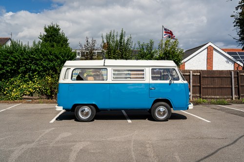 1972 Volkswagen T2 Bay Window Campervan En venta (imagen 4 de 140)