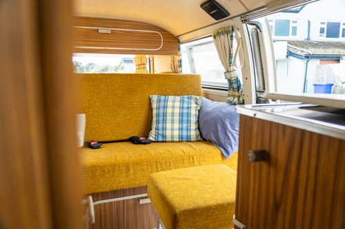 1972 Volkswagen T2 Bay Window Campervan En venta (imagen 42 de 140)