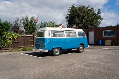 1972 Volkswagen T2 Bay Window Campervan En venta (imagen 5 de 140)