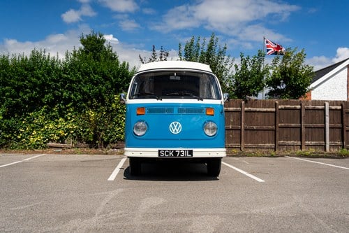 1972 Volkswagen T2 Bay Window Campervan En venta (imagen 14 de 140)