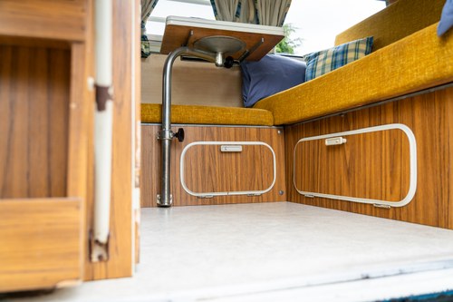 1972 Volkswagen T2 Bay Window Campervan En venta (imagen 58 de 140)