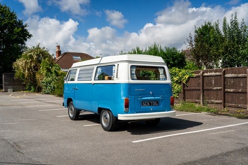 1972 Volkswagen T2 Bay Window Campervan En venta (imagen 9 de 140)