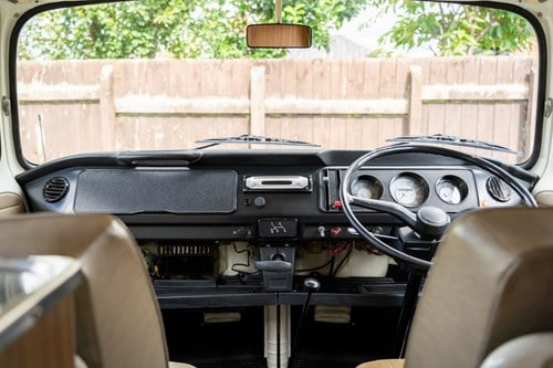 1972 Volkswagen T2 Bay Window Campervan En venta (imagen 21 de 140)