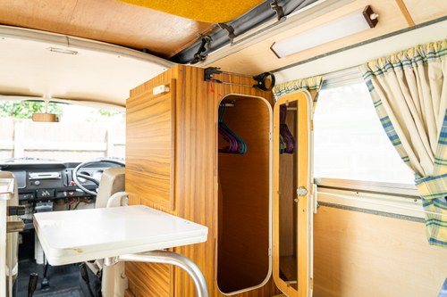 1972 Volkswagen T2 Bay Window Campervan En venta (imagen 70 de 140)
