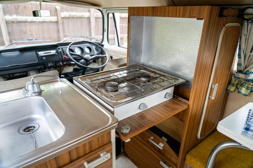 1972 Volkswagen T2 Bay Window Campervan En venta (imagen 63 de 140)