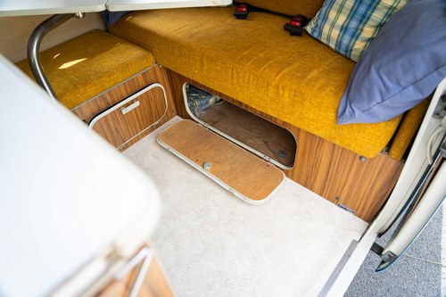 1972 Volkswagen T2 Bay Window Campervan En venta (imagen 67 de 140)