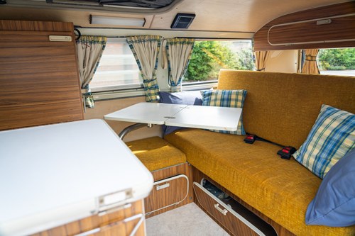 1972 Volkswagen T2 Bay Window Campervan En venta (imagen 64 de 140)