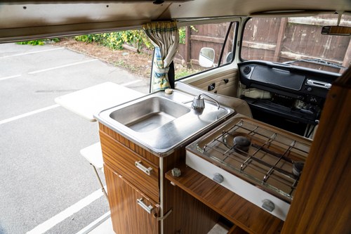 1972 Volkswagen T2 Bay Window Campervan En venta (imagen 60 de 140)
