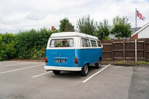 1972 Volkswagen T2 Bay Window Campervan En venta (imagen 6 de 140)