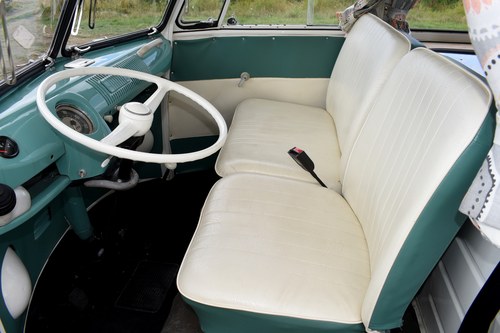 1965 Volkswagen Type 2 Splitscreen Campervan In vendita (immagine 35 di 163)