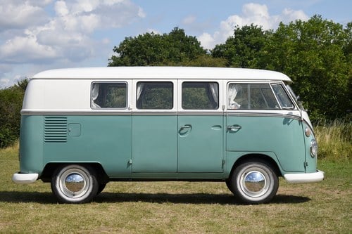 1965 Volkswagen Type 2 Splitscreen Campervan In vendita (immagine 10 di 163)