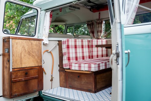 1965 Volkswagen T1 Splitscreen Canterbury Pitt Campervan In vendita (immagine 40 di 129)