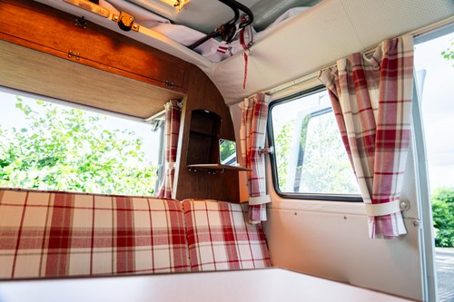 1965 Volkswagen T1 Splitscreen Canterbury Pitt Campervan In vendita (immagine 50 di 129)