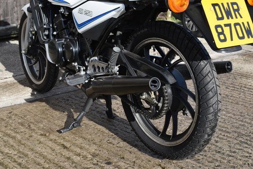 1980 Yamaha RD250LC à vendre (picture 17 of 41)