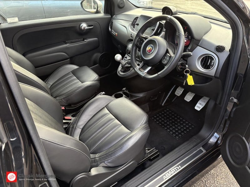 2018 Abarth 595C - 2 2018 Abarth 595C - 2