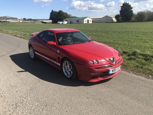 2002 Fabulous, rare Alfa red GTV Cup with “CUP” reg In vendita