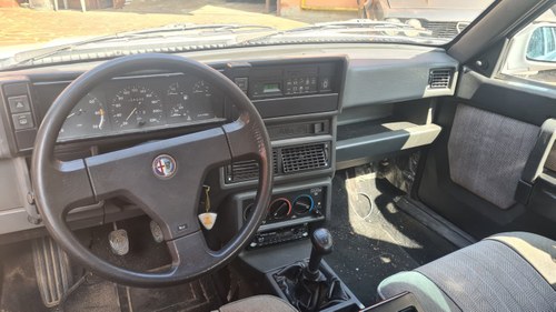 1990 Alfa Romeo 75 - 3