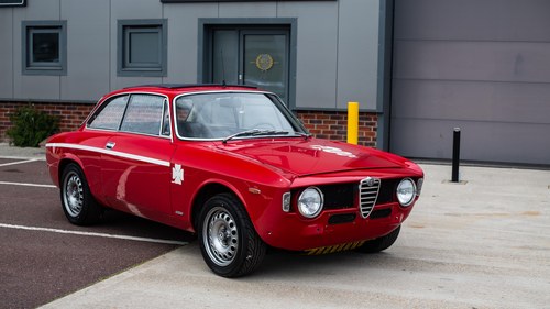 1967 - Alfa Romeo GT 1300 Junior - GTV Engine and Interior VENDIDO