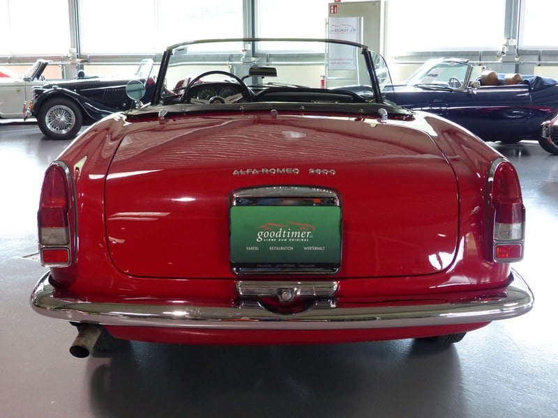 1963 Alfa Romeo 2600 Spider - 4