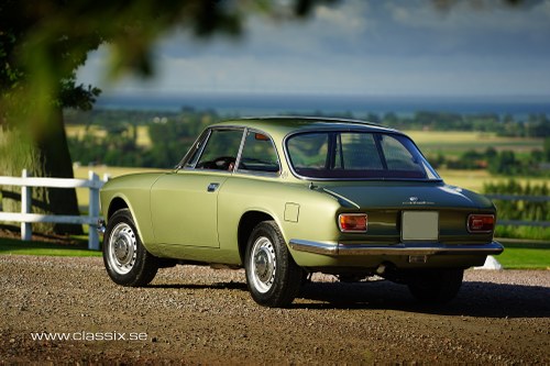 1969 Stunning Giulia 1750 GTV in olive green/brown leather For Sale