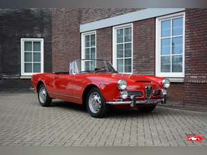 1964 Alfa Romeo 2600 Touring spider - restored For Sale (picture 4 of 12)