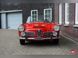 1964 Alfa Romeo 2600 Touring spider - restored For Sale (picture 5 of 12)