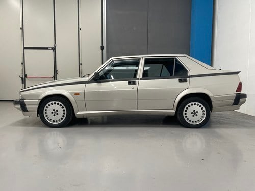 1989 Alfa Romeo 75 - 6