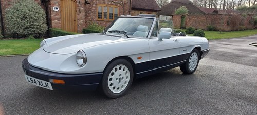 1993 Alfa Romeo Spider S4 Beauté.