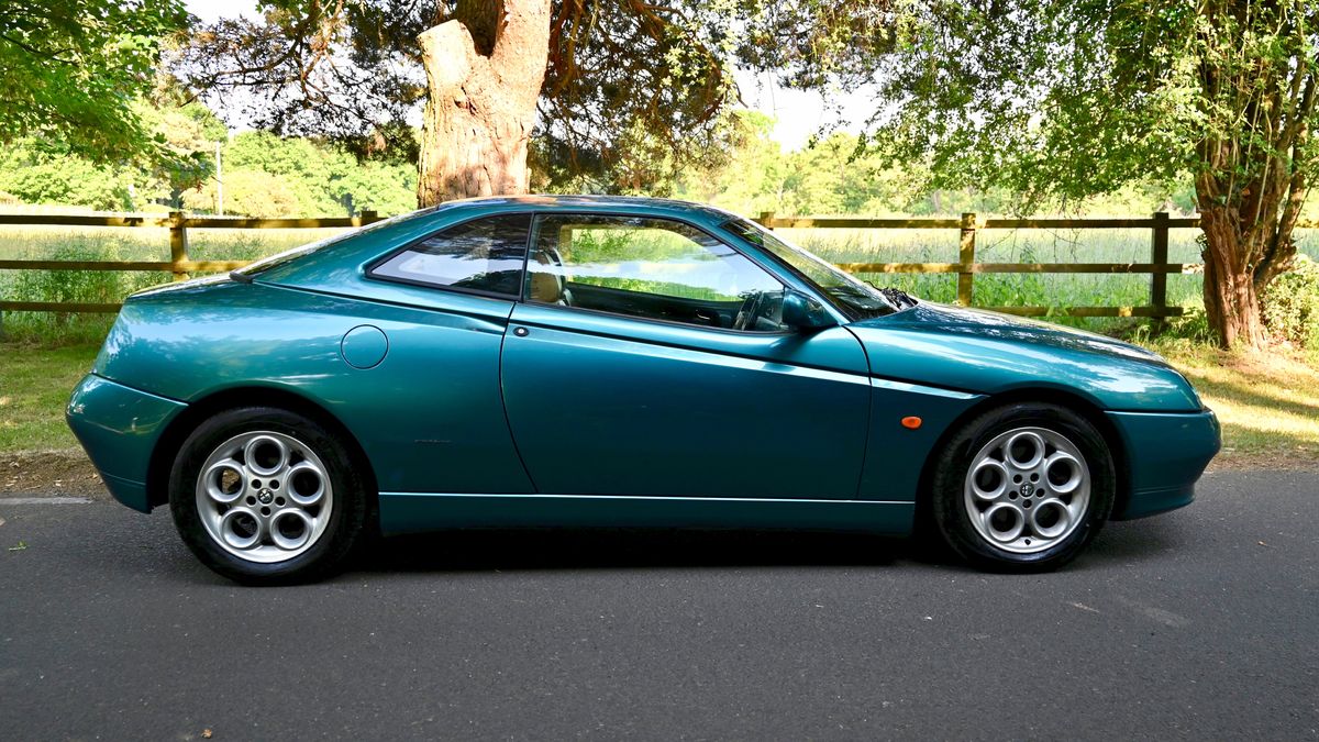 2000 Alfa Romeo GTV Green Manual 5 Speed Right Hand Drive In Weybridge 2000-alfa-romeo-gtv-green-manual-5-speed-right-hand-drive-in-weybridge