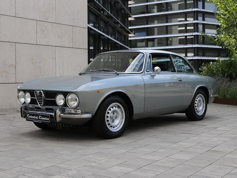 An exquisite Alfa Romeo 2000 GT Veloce - Tipo 105.21