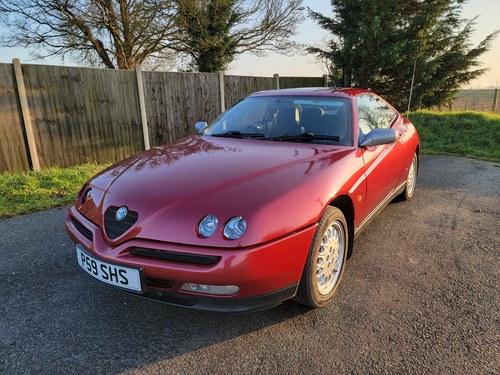 1996 Alfa Romeo GTV Phase 1 2.0 Twinspark ex Fifth Gear Feat
