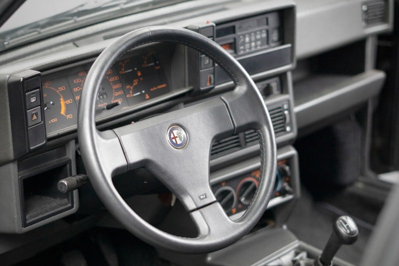 1987 Alfa Romeo 75 - 7