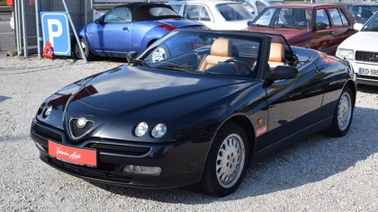 Alfa Romeo Spider 2,0 Twin Spark MOMO interior